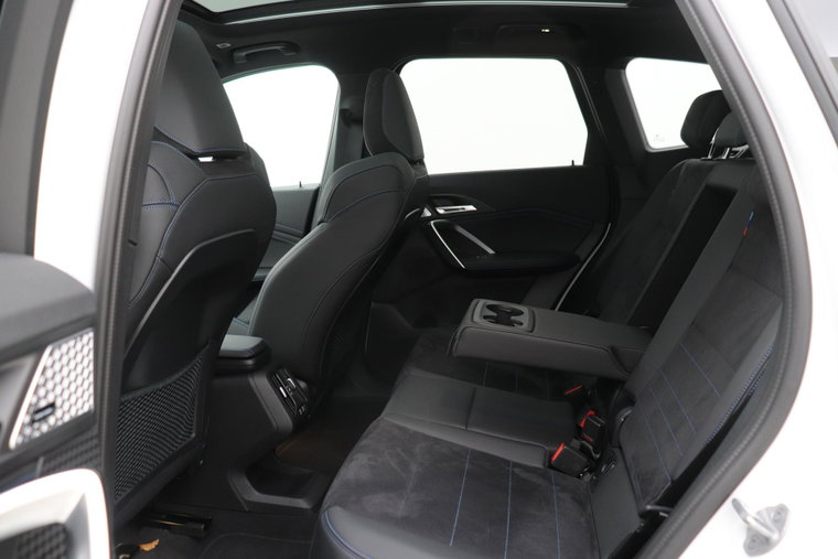 Vehicle Image 38