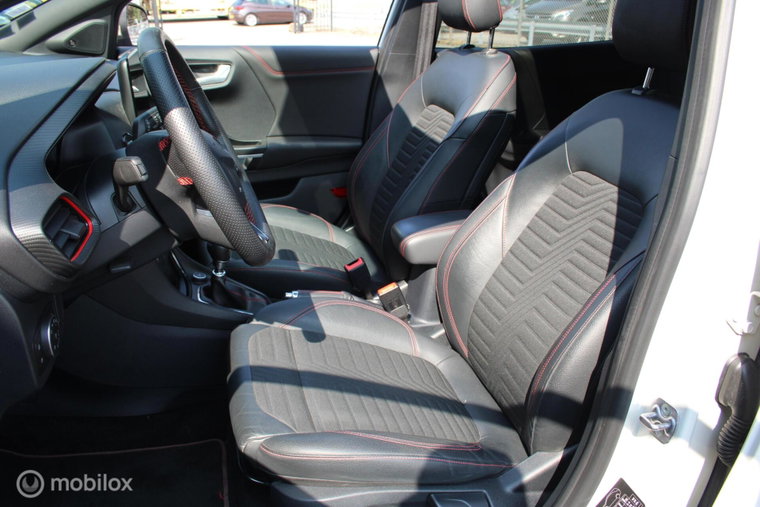 Vehicle Image 16