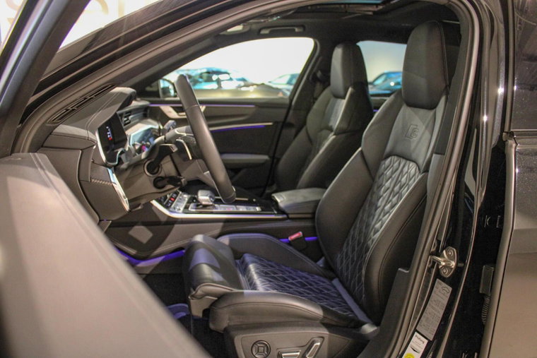 Vehicle Image 12