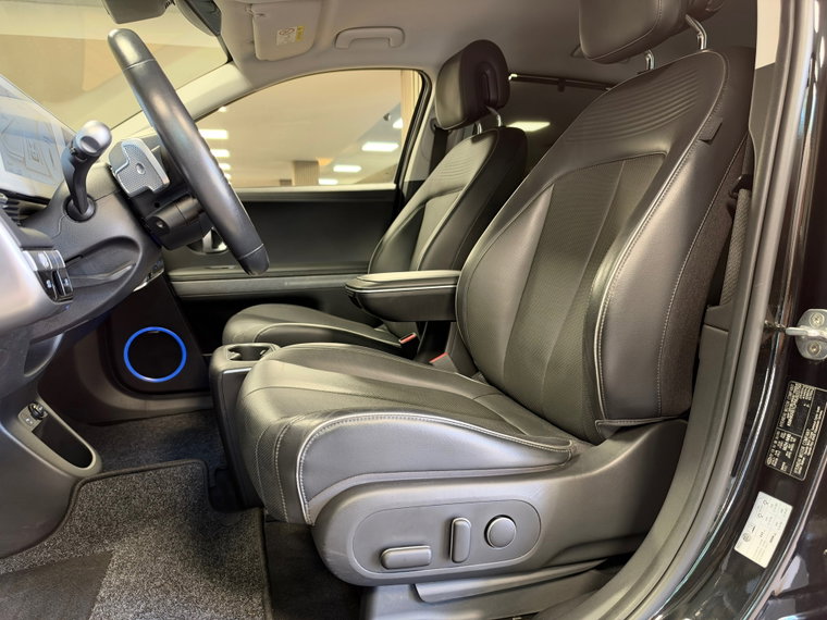Vehicle Image 36