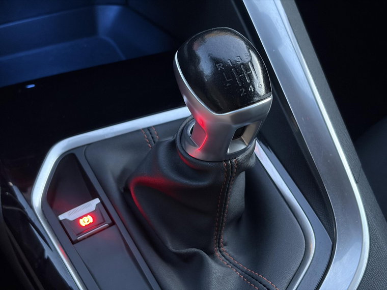 Vehicle Image 32