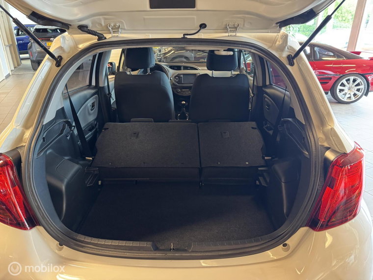Vehicle Image 25