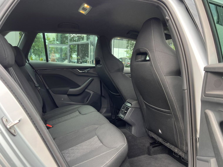 Vehicle Image 22