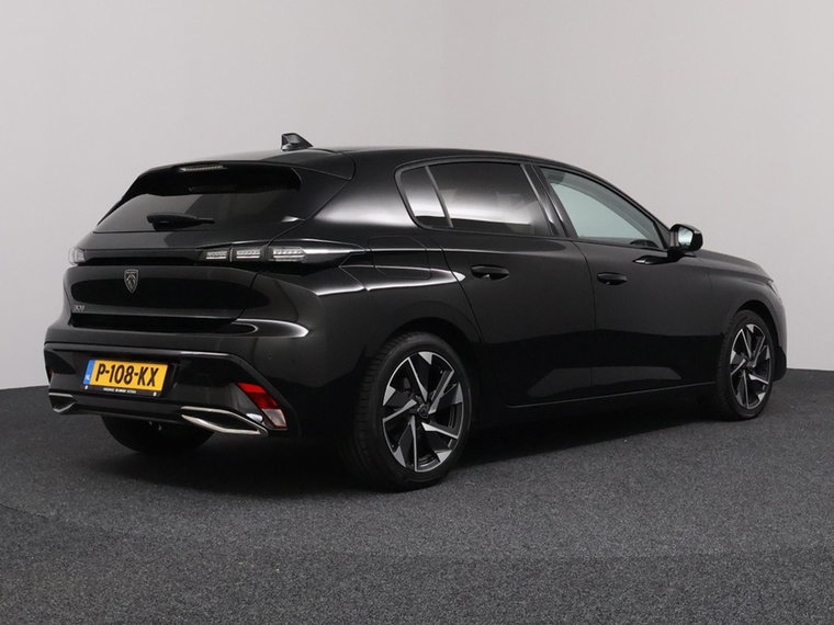 Vehicle Image 38