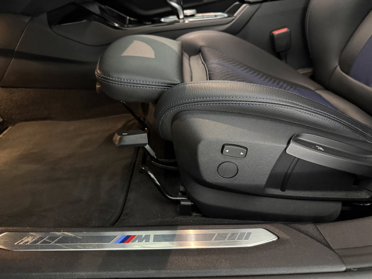 Vehicle Image 38