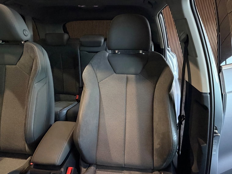 Vehicle Image 38