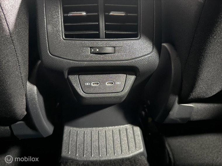 Vehicle Image 40