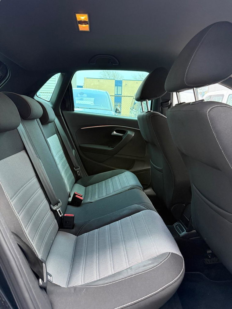 Vehicle Image 14