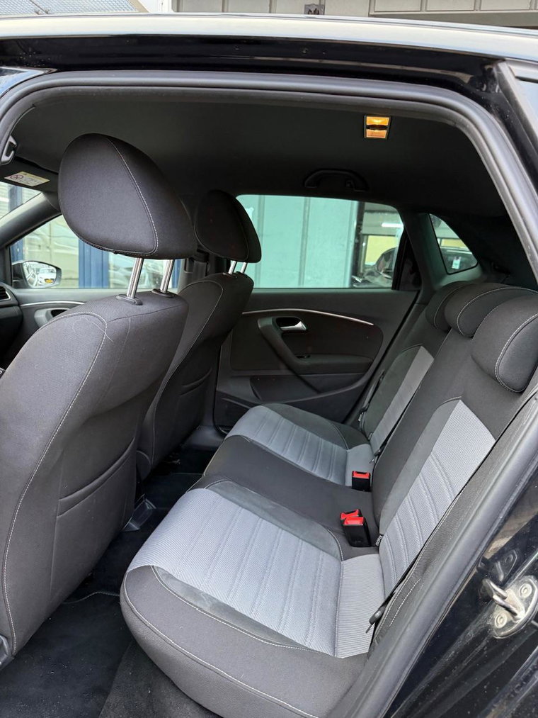 Vehicle Image 16