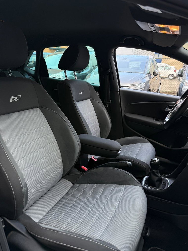Vehicle Image 32