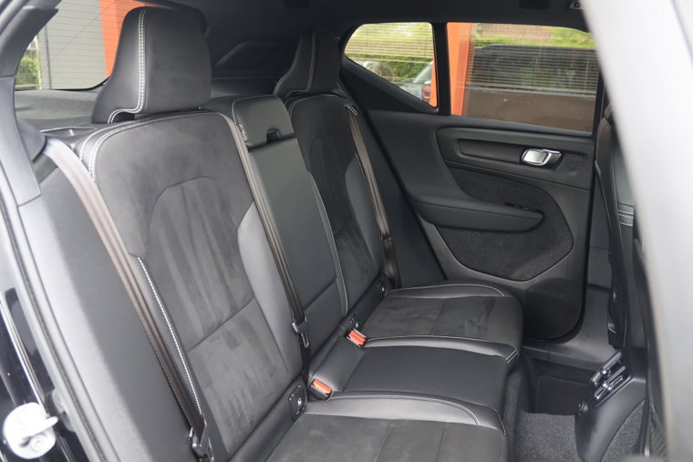 Vehicle Image 25