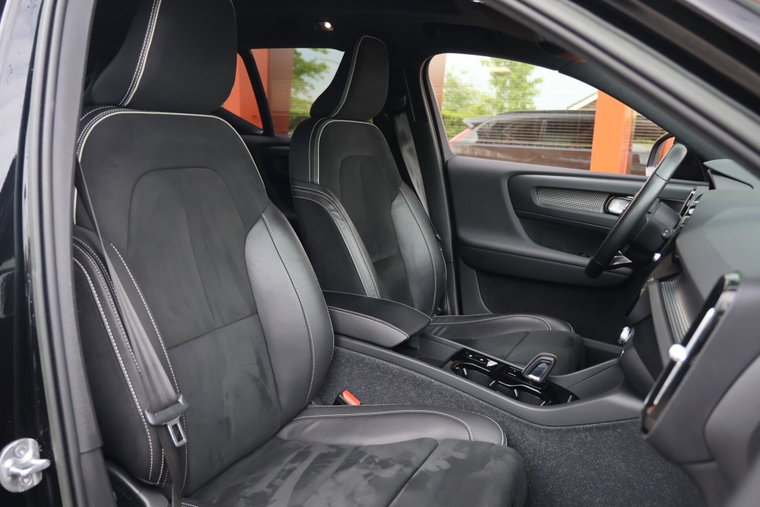 Vehicle Image 28