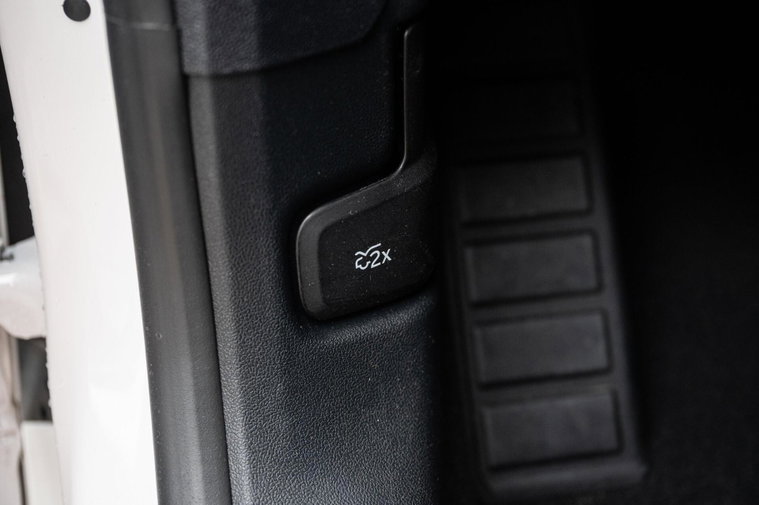 Vehicle Image 23