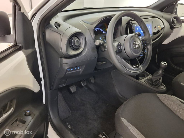 Vehicle Image 10