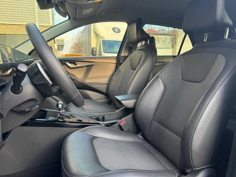 Vehicle Image 21