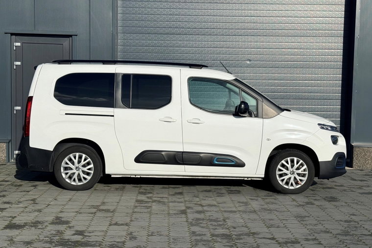 Vehicle Image 23