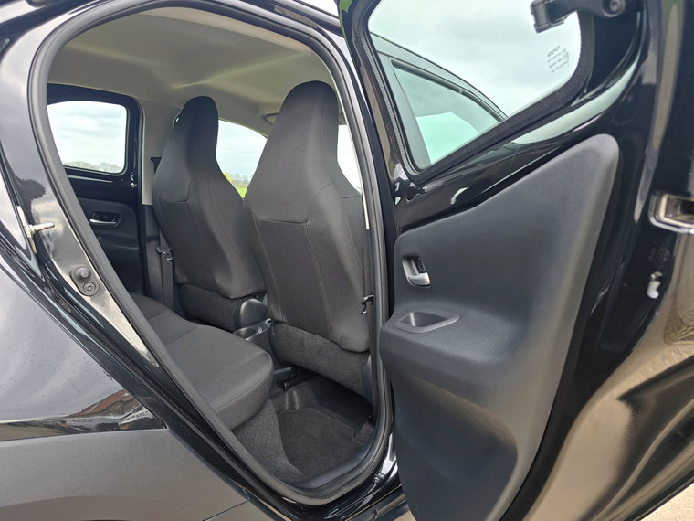 Vehicle Image 32