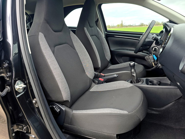 Vehicle Image 11