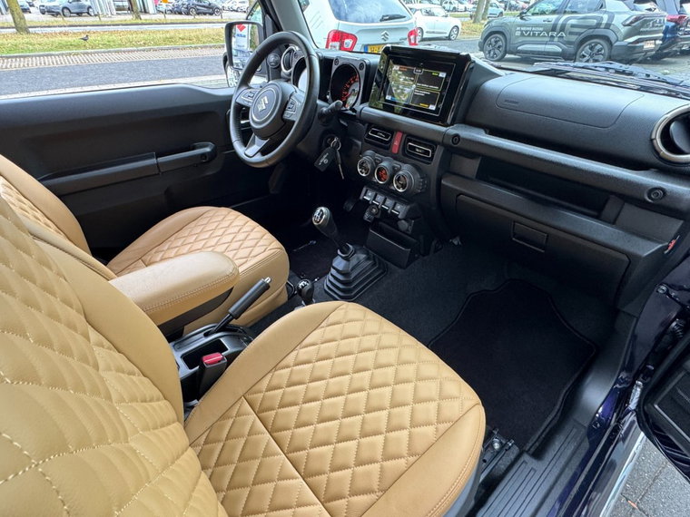 Vehicle Image 35