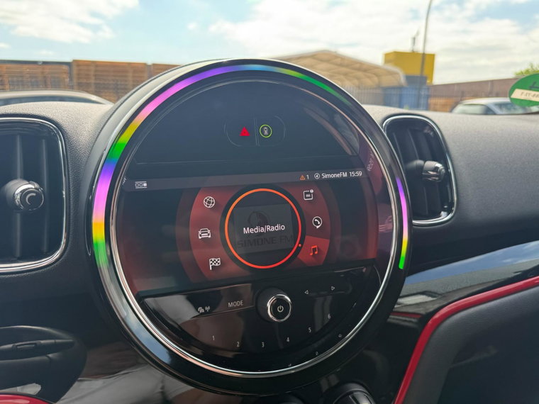 Vehicle Image 32