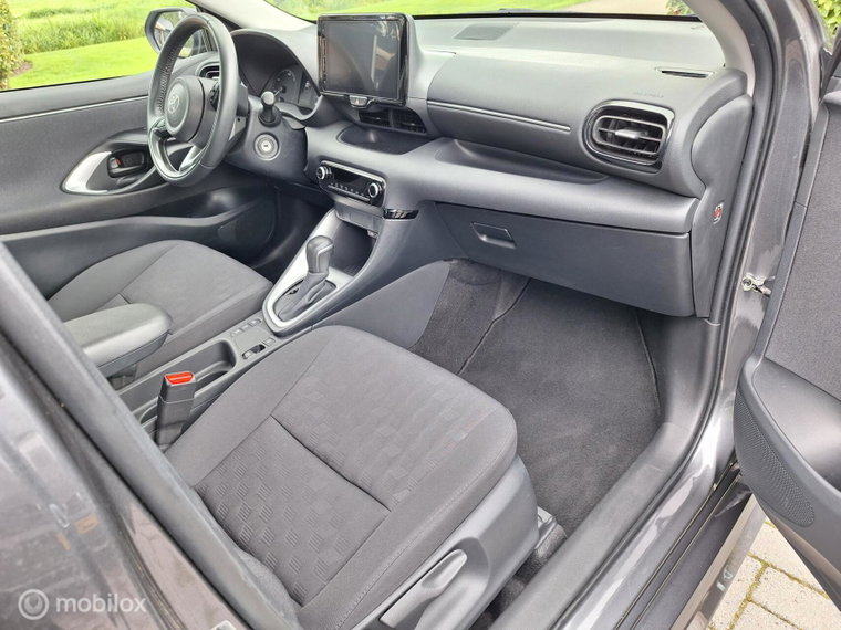 Vehicle Image 12