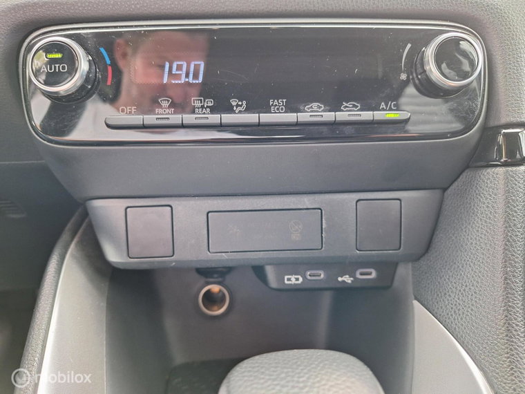 Vehicle Image 11