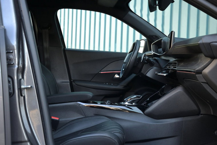 Vehicle Image 8