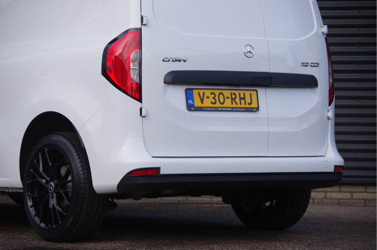 Vehicle Image 25