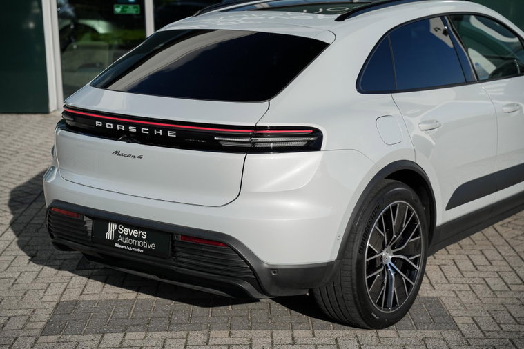 Vehicle Image 26