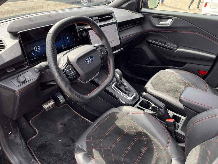 Vehicle Image 16