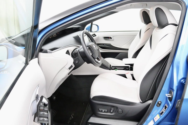 Vehicle Image 12