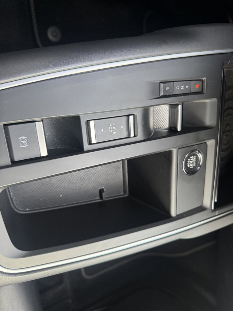 Vehicle Image 30