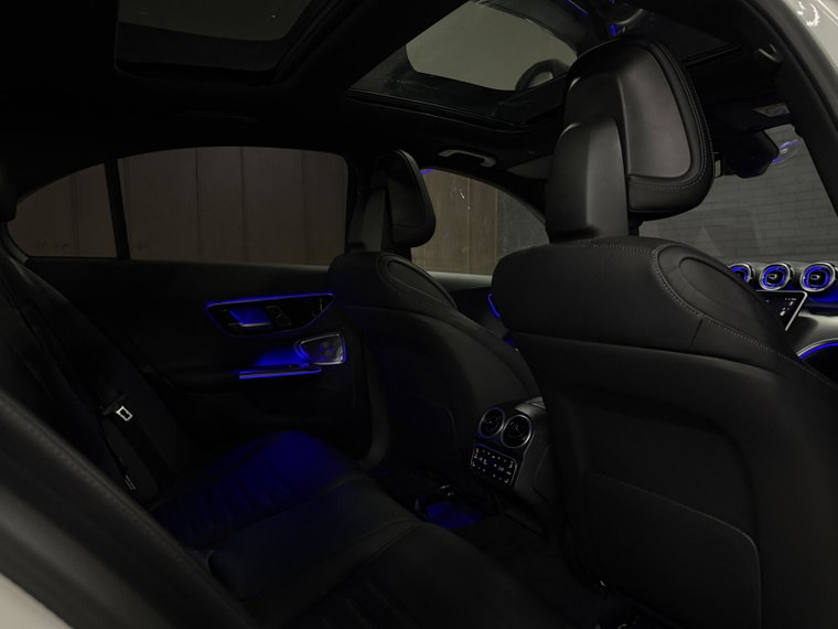 Vehicle Image 37