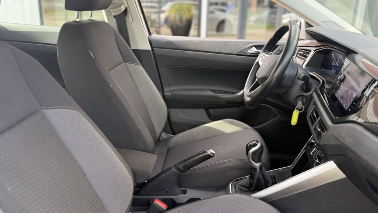 Vehicle Image 21
