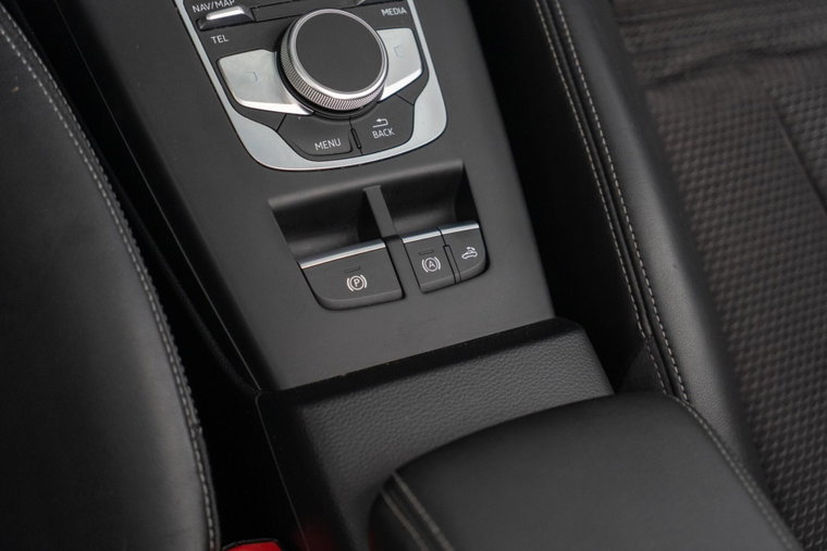 Vehicle Image 32