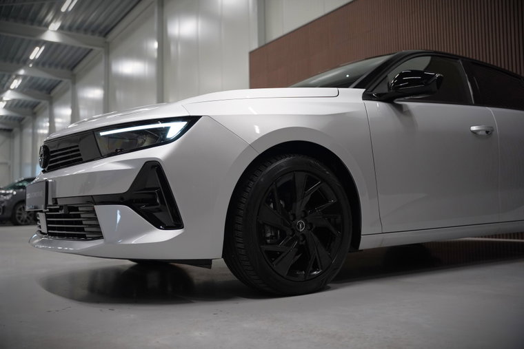 Vehicle Image 15