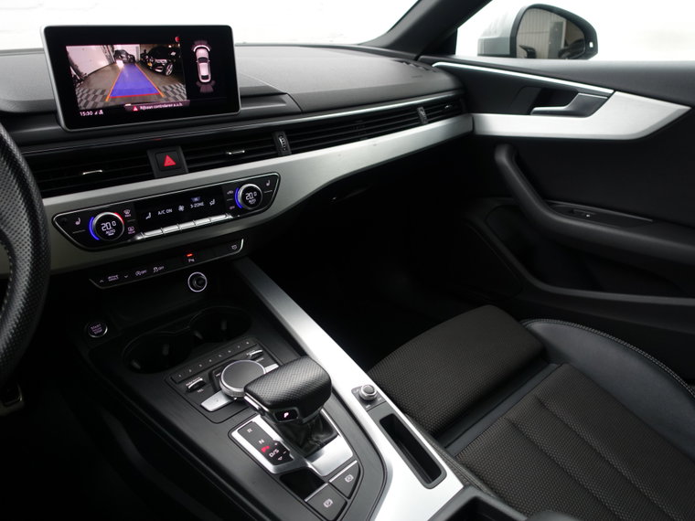 Vehicle Image 8