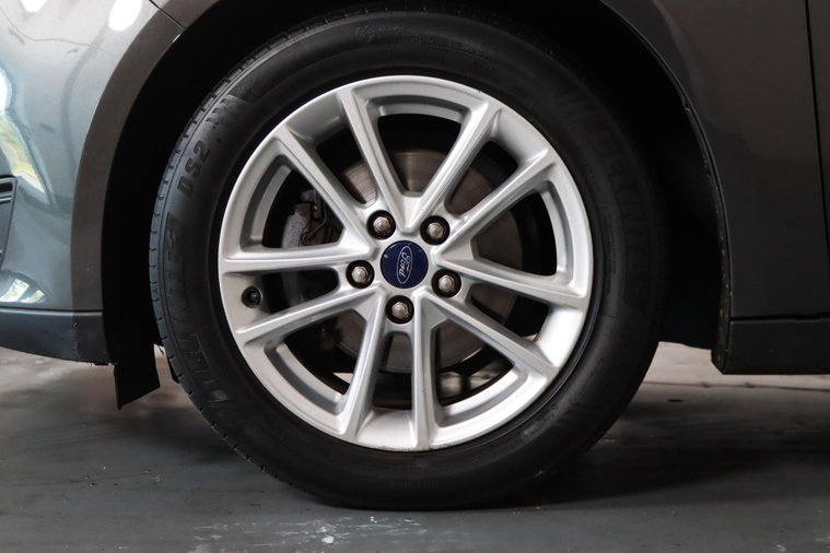 Vehicle Image 17