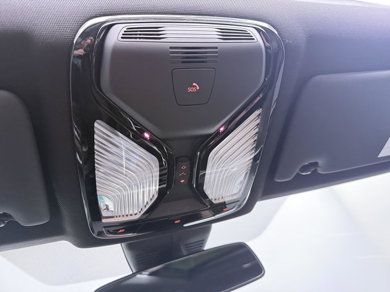 Vehicle Image 30