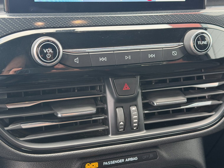 Vehicle Image 29