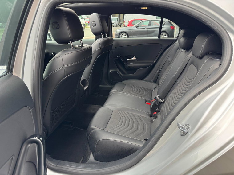Vehicle Image 17