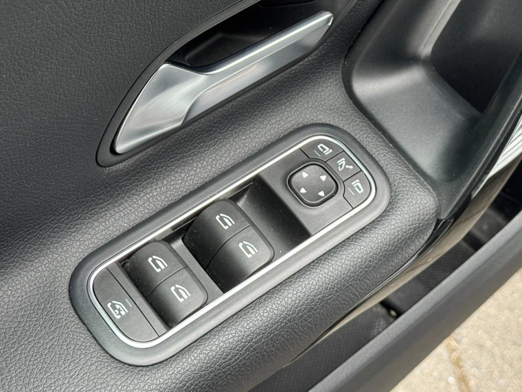 Vehicle Image 37