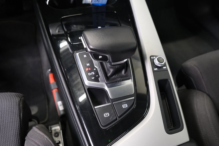 Vehicle Image 32