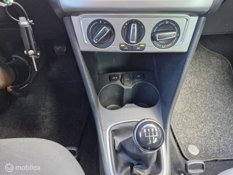 Vehicle Image 16