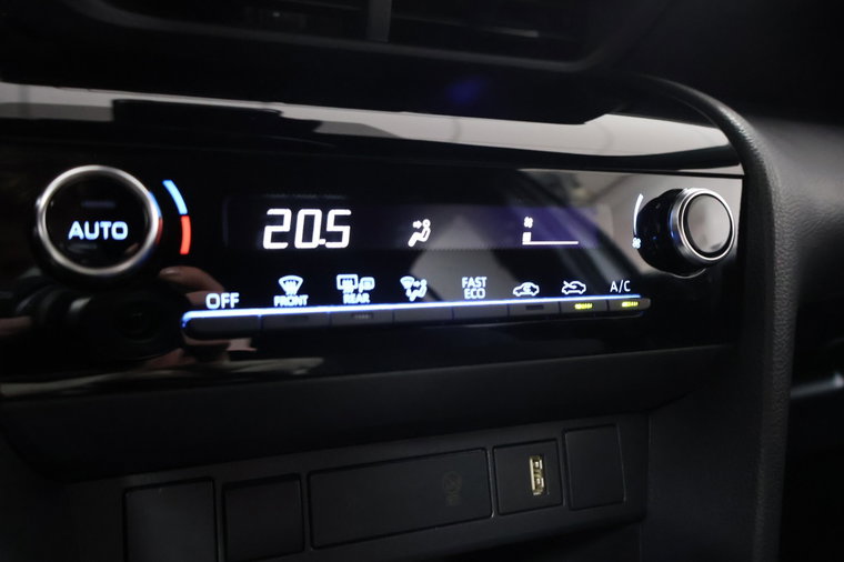 Vehicle Image 25