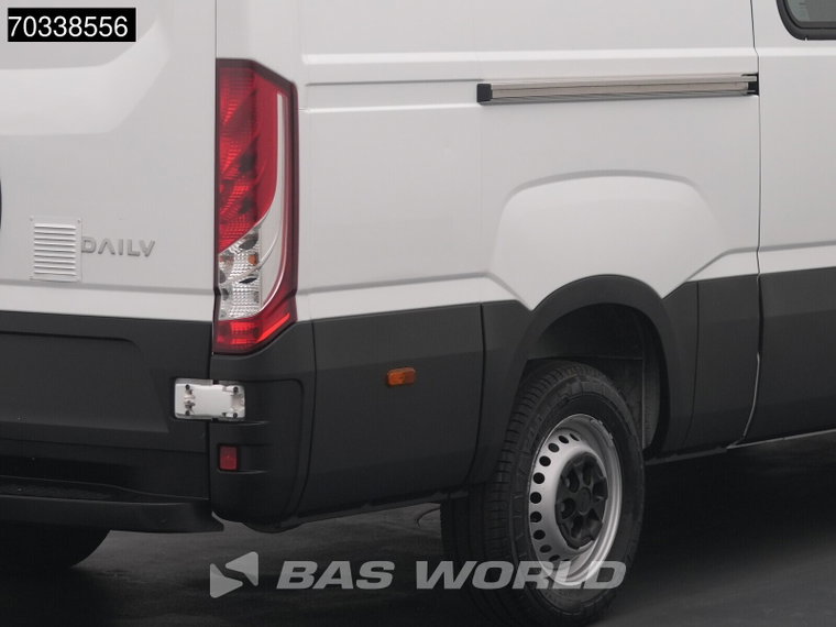 Vehicle Image 34