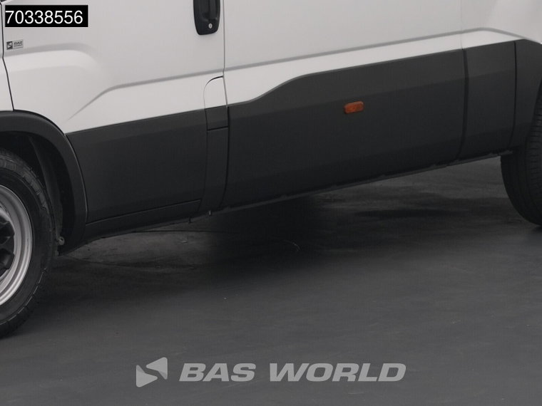 Vehicle Image 39