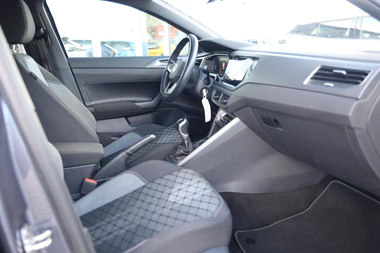 Vehicle Image 19