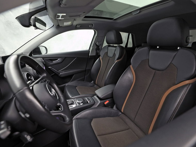 Vehicle Image 16