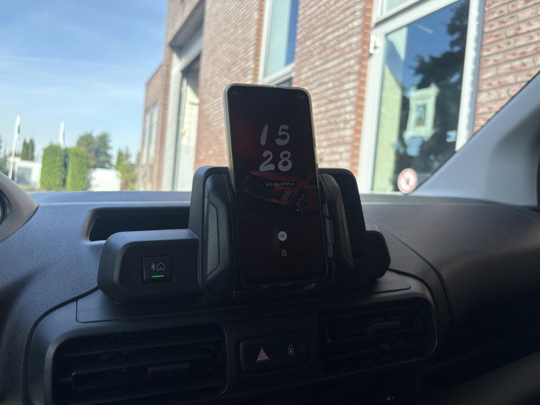 Vehicle Image 32